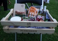 Gut gefüllter Picknickkorb
