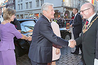 Oberbürgermeister Lewe begrüßt Bundespräsident Gauck und Daniela Schadt