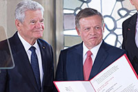 Urkunde für Friedenspreis-Träger Abdullah; die Laudatio hielt der Bundespräsident