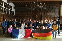 Schüleraustausch, Gruppenbild, Länderflaggen Frankreich und Deutschland