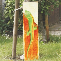 Acrylbild einer Eidechse auf Holzplatte