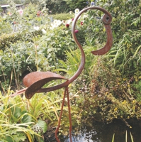 Flamingo-Figur aus Metallschrott