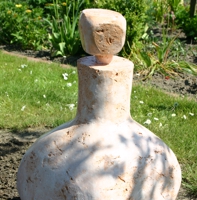 Bauchige naturfarbene Keramik-Flasche