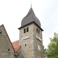Schriftzug am Kirchturm der St. Josef-Kirche