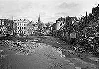 Kreuzung von Aegidiistraße und Rothenburg mit Blick auf den Lambertikirchtrum und mit ganzen zerstörten Häuserzeilen nach den Bombenangriffen vom 10. Oktober 1943.