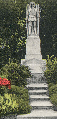 Kriegerdenkmal mit Erzengel Michael