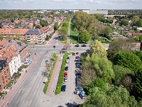 Um für Wetterextreme bestmöglich vorbereitet zu sein, plant die Stadt Münster ein neues Regenwasserpumpwerk für das Kreuzviertel, Ecke Kanalstraße/Lublinring. ©Stadt Münster/Patrick Schulte Kreuzung Kanalstraße / Lublinring, Kanalstraße rechts parkende Autos, am Anfang im Kreuzungsbereich zum Lublinring (tiefster Punkt) Neubau Regenwasserpumpwerk