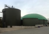 Das Bild einer Biogasanlage.