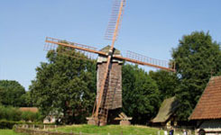 Mühlenhof-Freilichtmuseum (Mühlenhof open-air museum) Mühlenhof-Freilichtmuseum (Mühlenhof open-air museum)