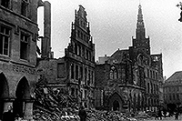 Blick auf zerstörtes Rathaus Prinzipalmarkt