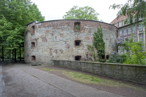 Der Zwinger liegt an der Promenade. 