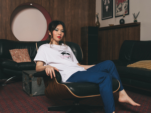 Auf dem Foto ist die Musikerin Belle Chen zu sehen.