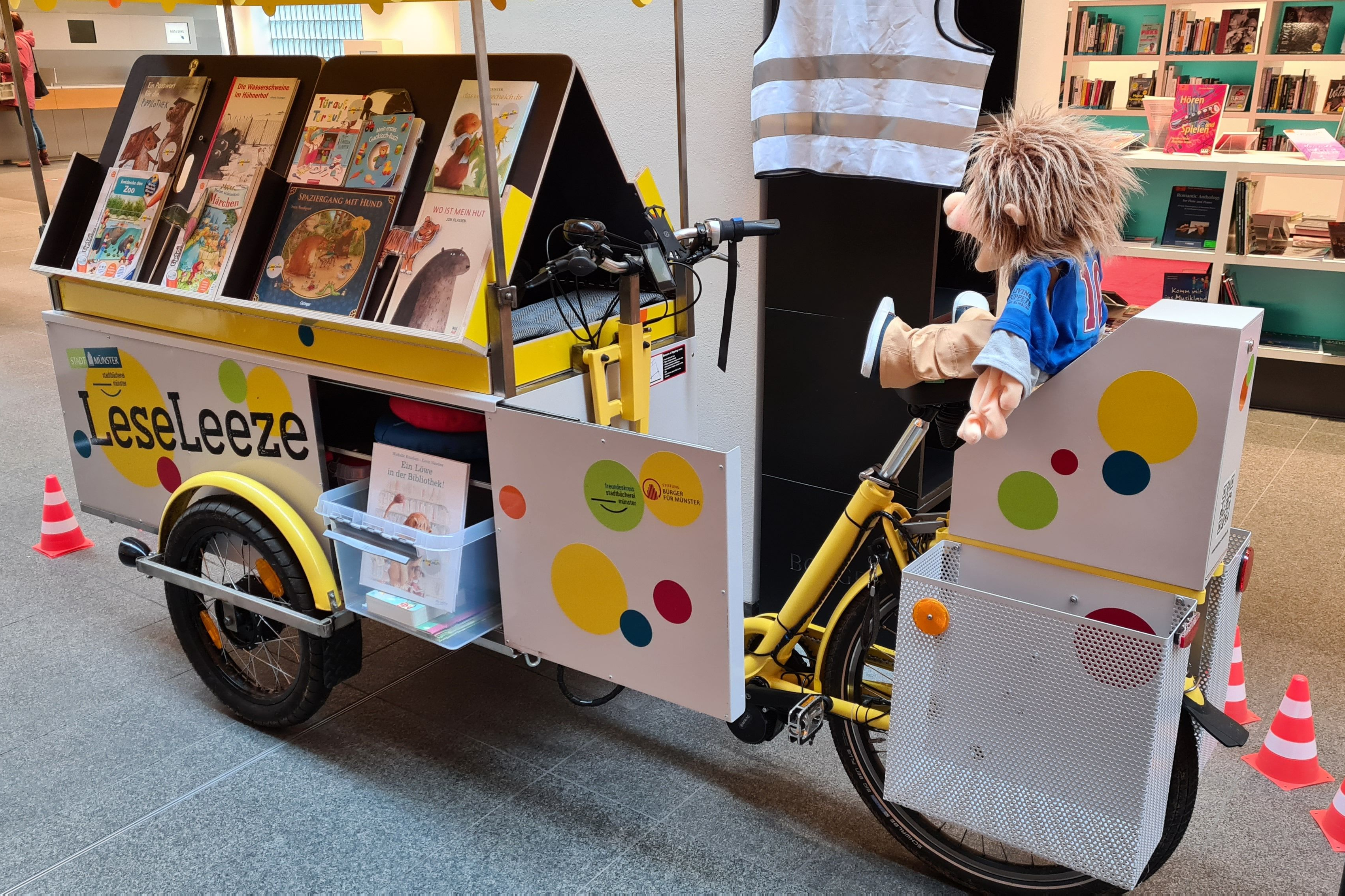 LeseLeeze: Lastenrad mit Büchern
