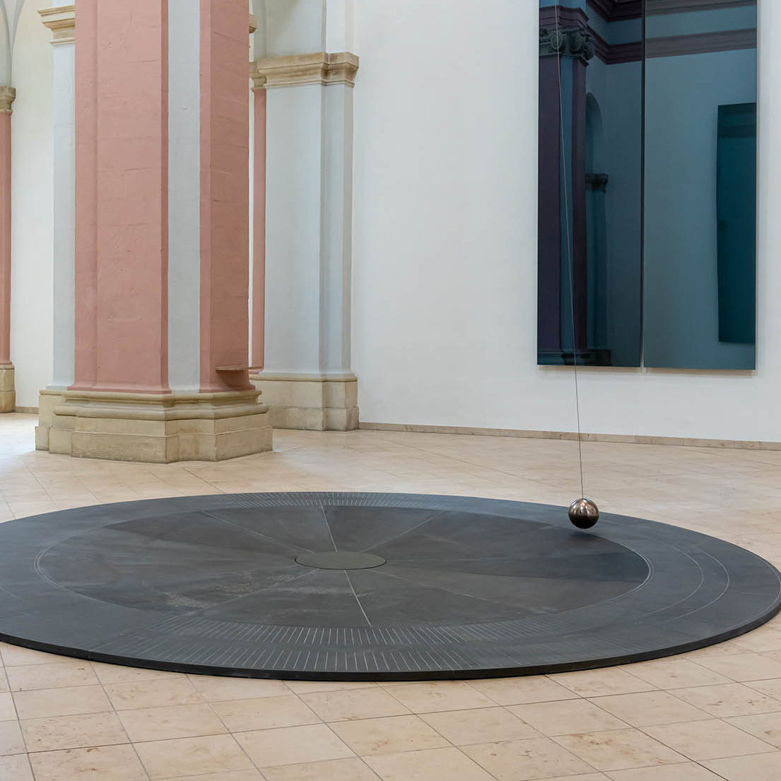 Gerhard Richters Kunstwerk "Zwei Graue Doppelspiegel für ein Pendel" 