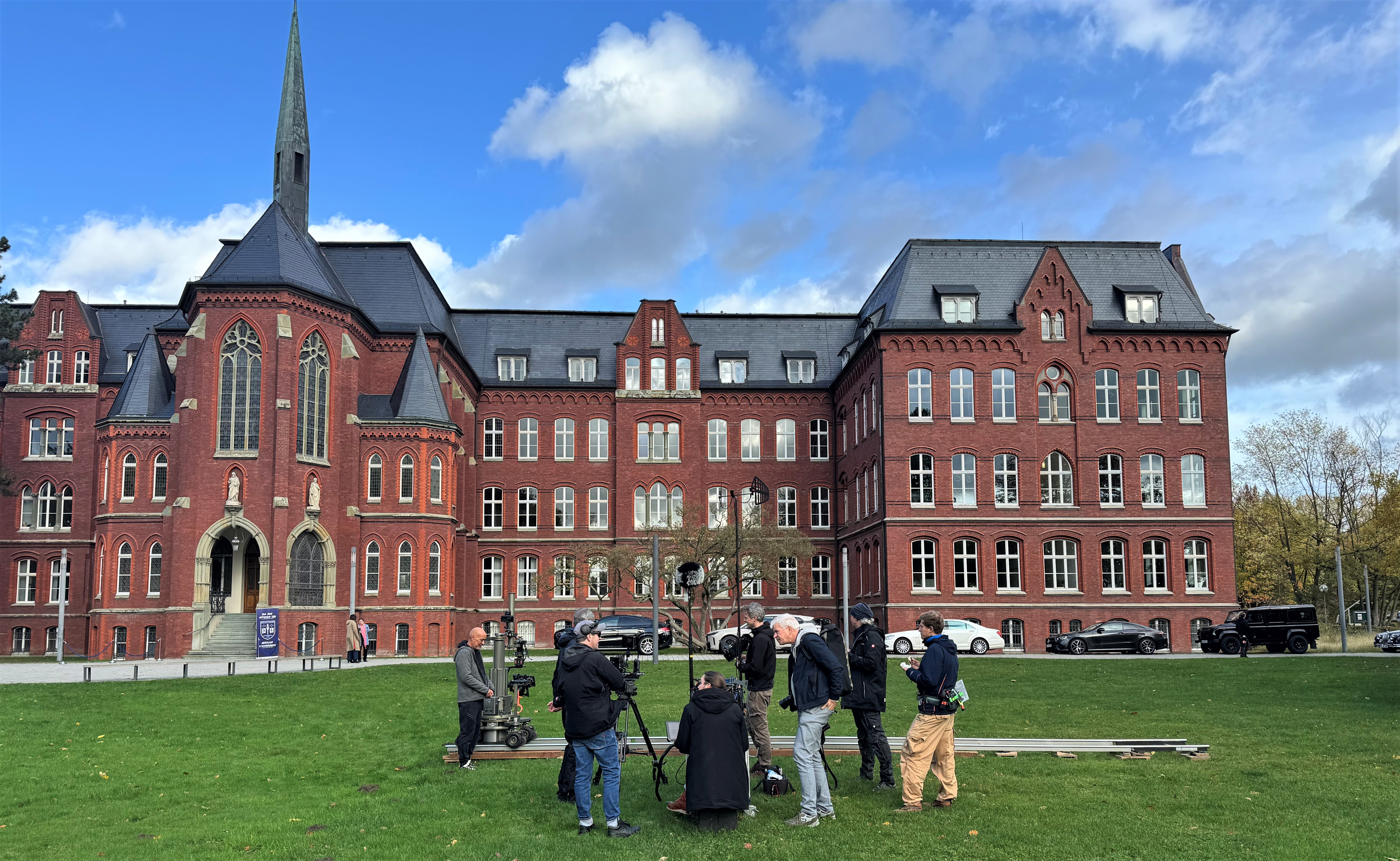 Außenaufnahmen für die Wilsberg-Folge "Elite" (AT) am Gymnasium St. Mauritz in Münster