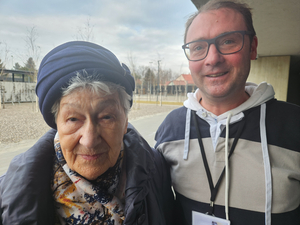 Stefan Querl, Leiter der Villa ten Hompel, mit der 92-jährigen Zeitzeugin Zdzisława Włodarczyk