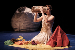 Bild aus dem Theaterstück "CHIFFONNADE" von Teatro 4Garoupas