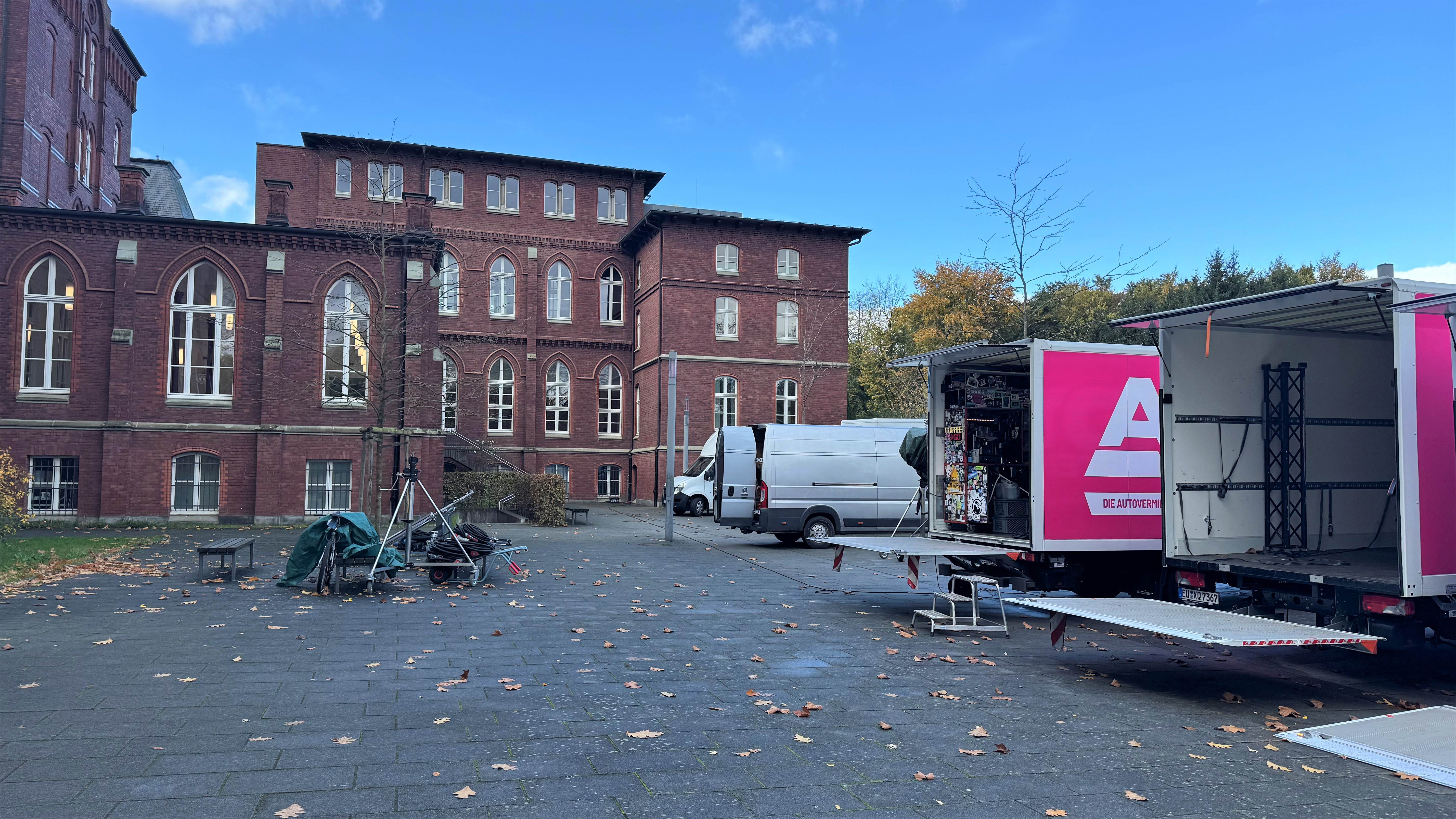 Außenaufnahmen für die Wilsberg-Folge "Elite" (AT) am Gymnasium St. Mauritz in Münster
