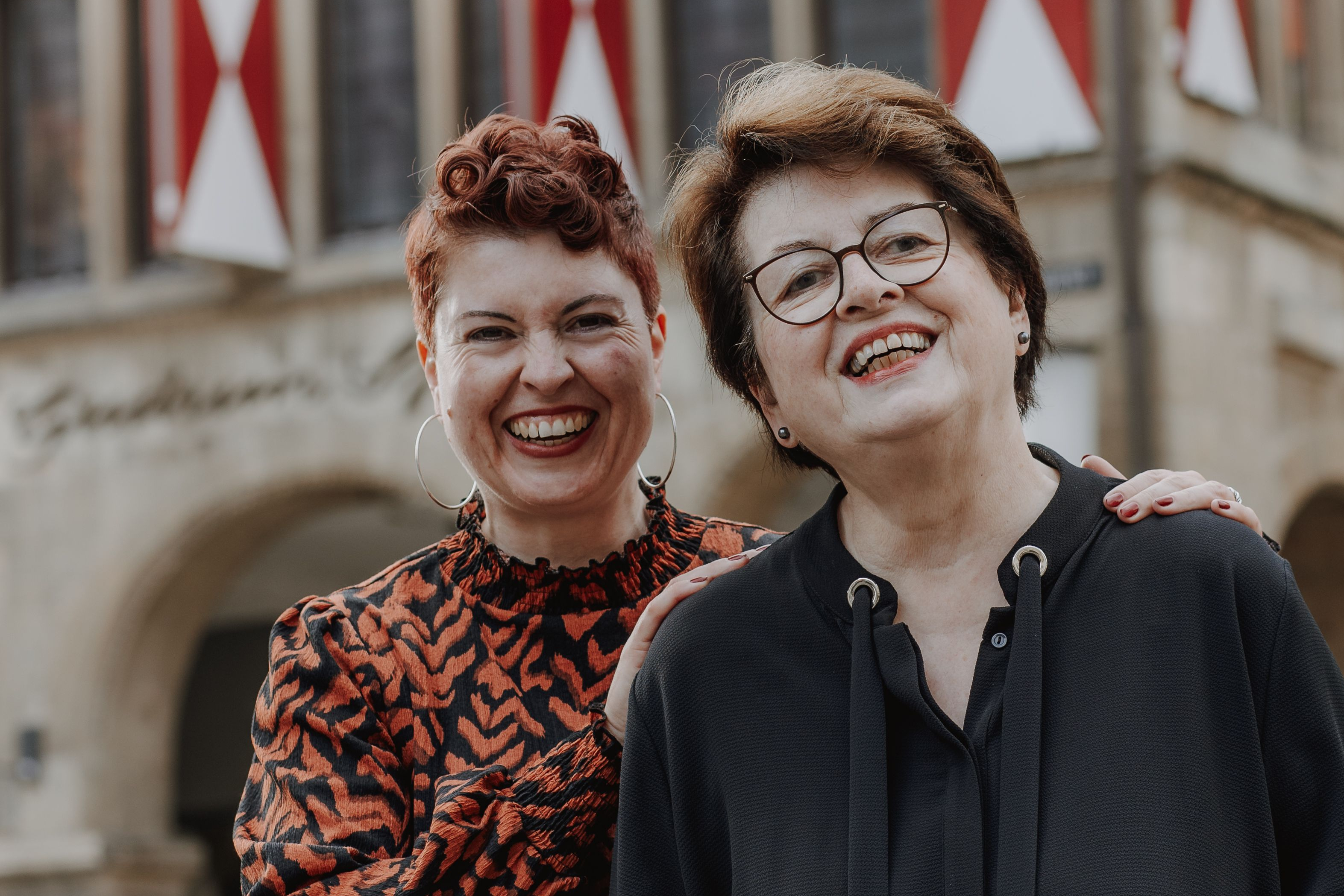 Die Stadtführerinnen Barbara und Vera Isabelle Blasum