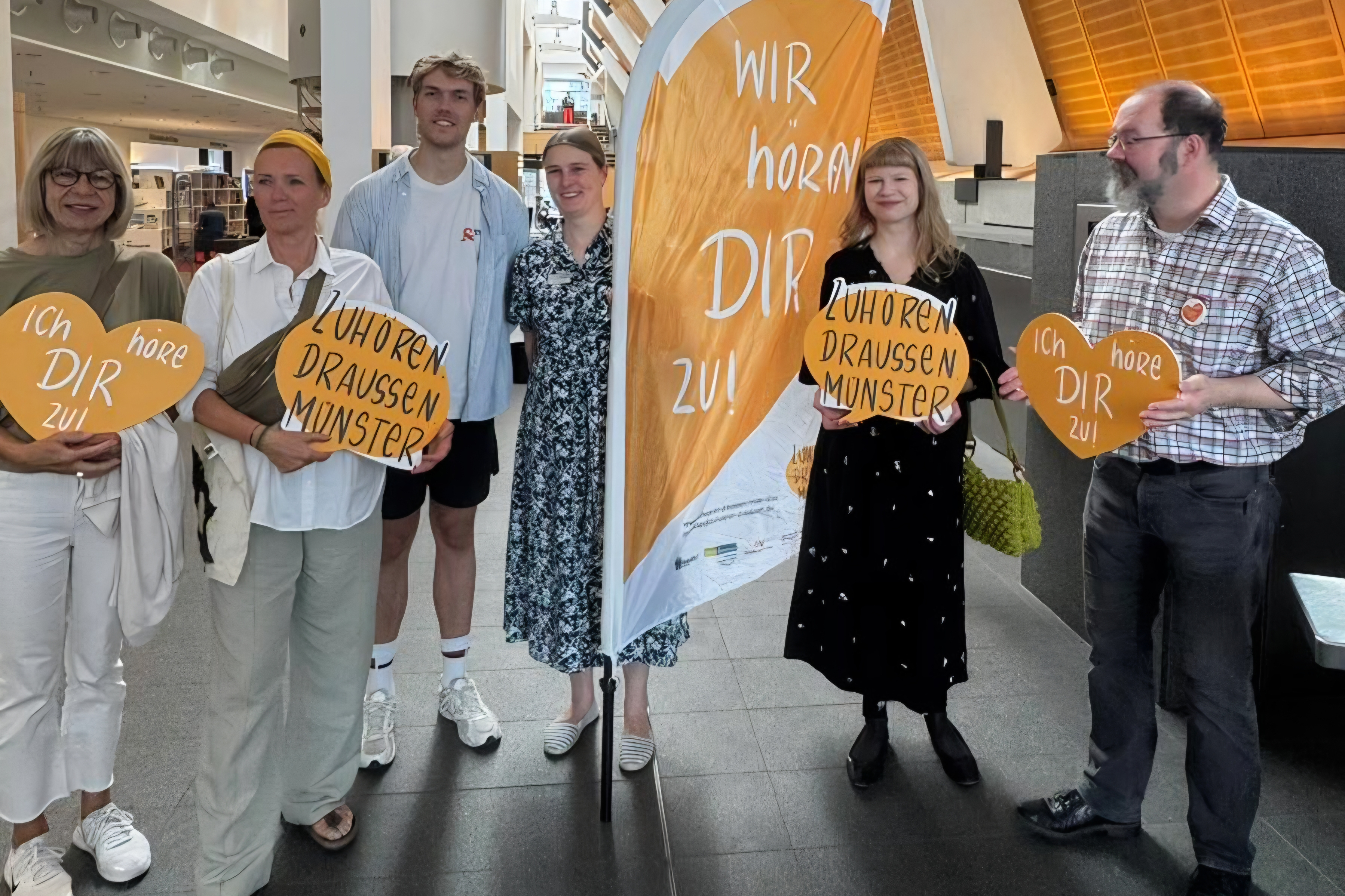 Das Team des ZUHÖR.RAUMs