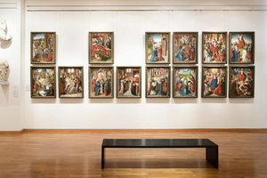 Vierzehn Tafelgemälde von Jan Baegert im Ausstellungsraum