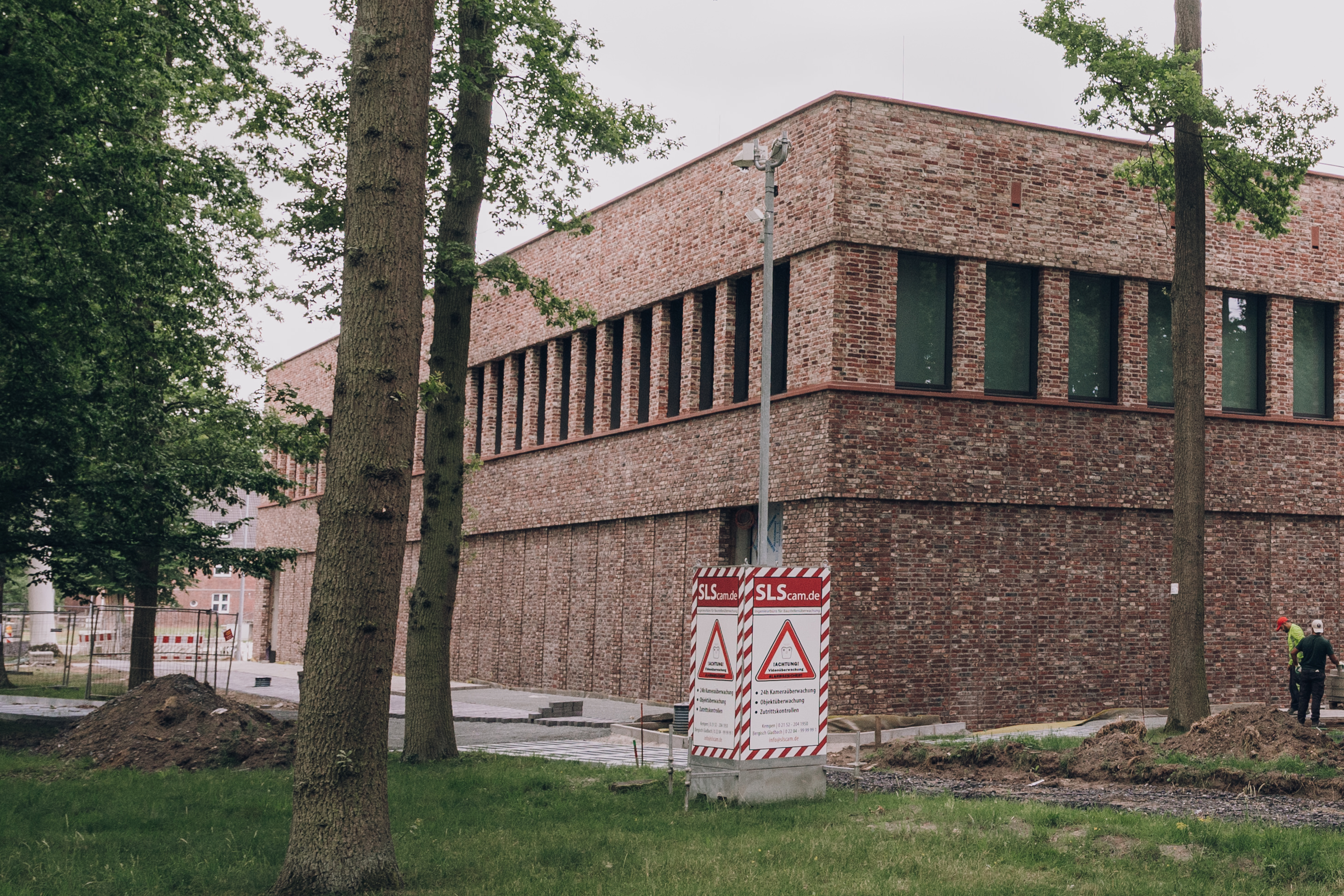 Blick von außen auf die Turnhalle im York Quartier
