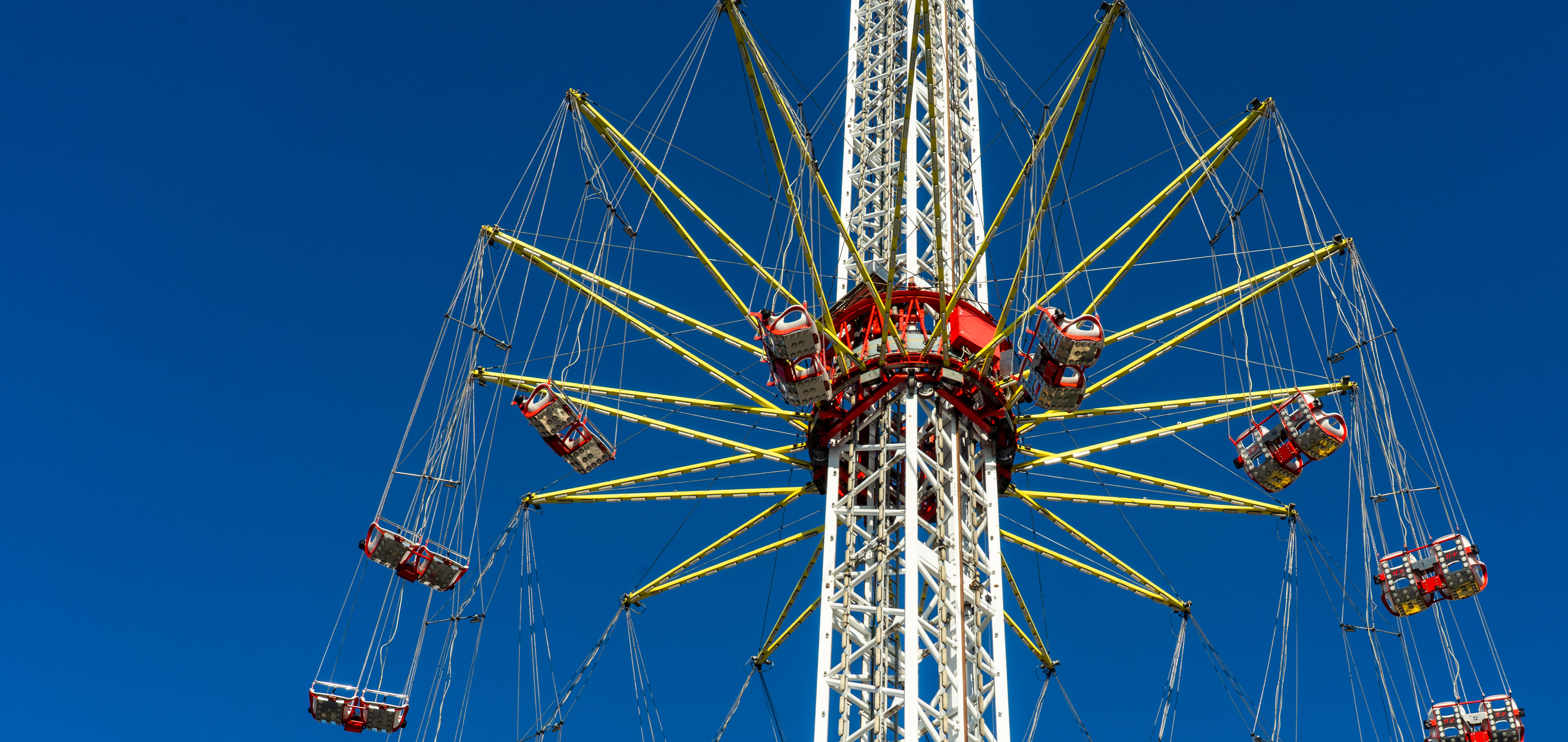Frühjahrssend mit Riesen-Kettenkarussell