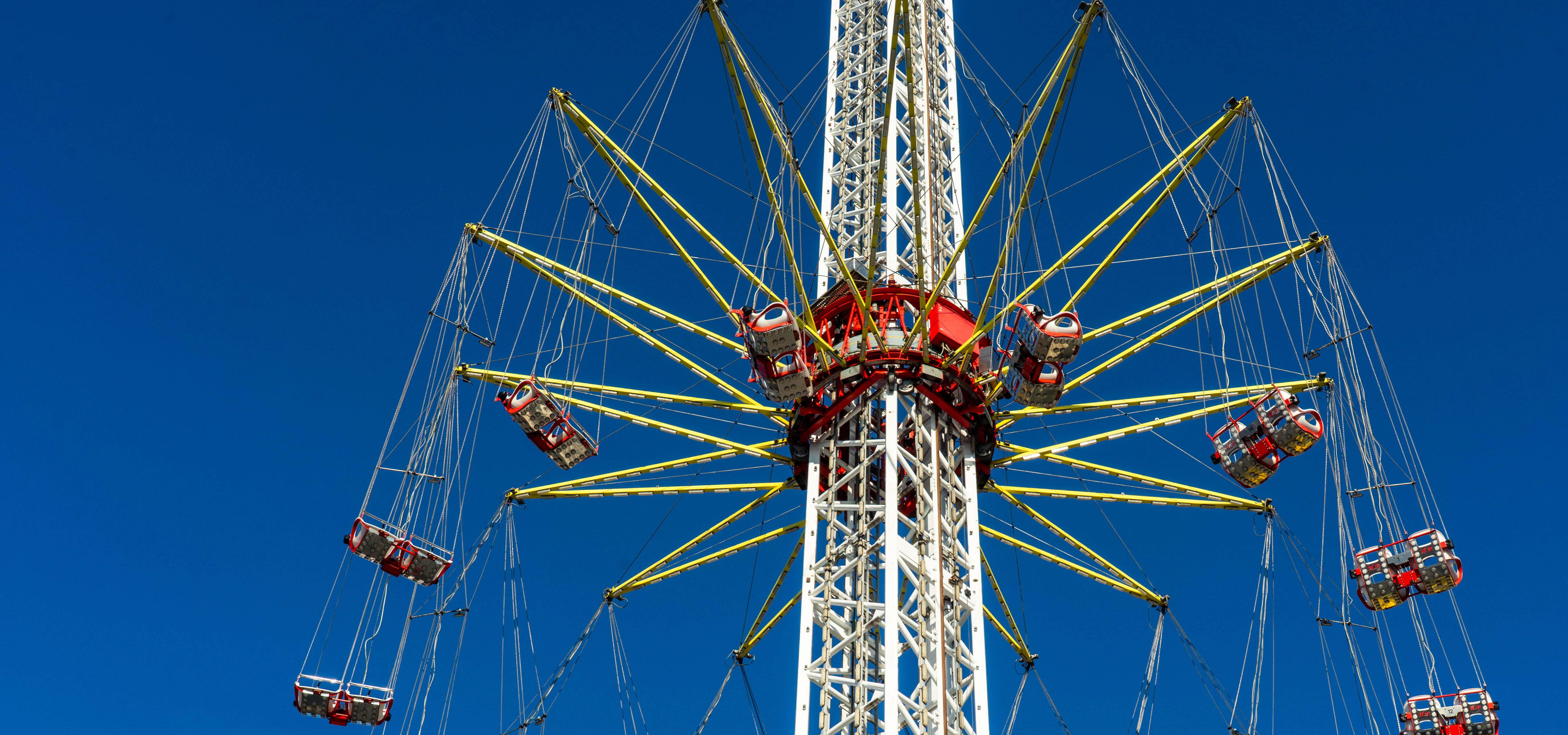 Frühjahrssend mit Riesen-Kettenkarussell