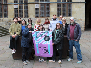 Das Foto zeigt Projektleiter*innen und Koordinator*innen des Kulturrucksacks in Münster.