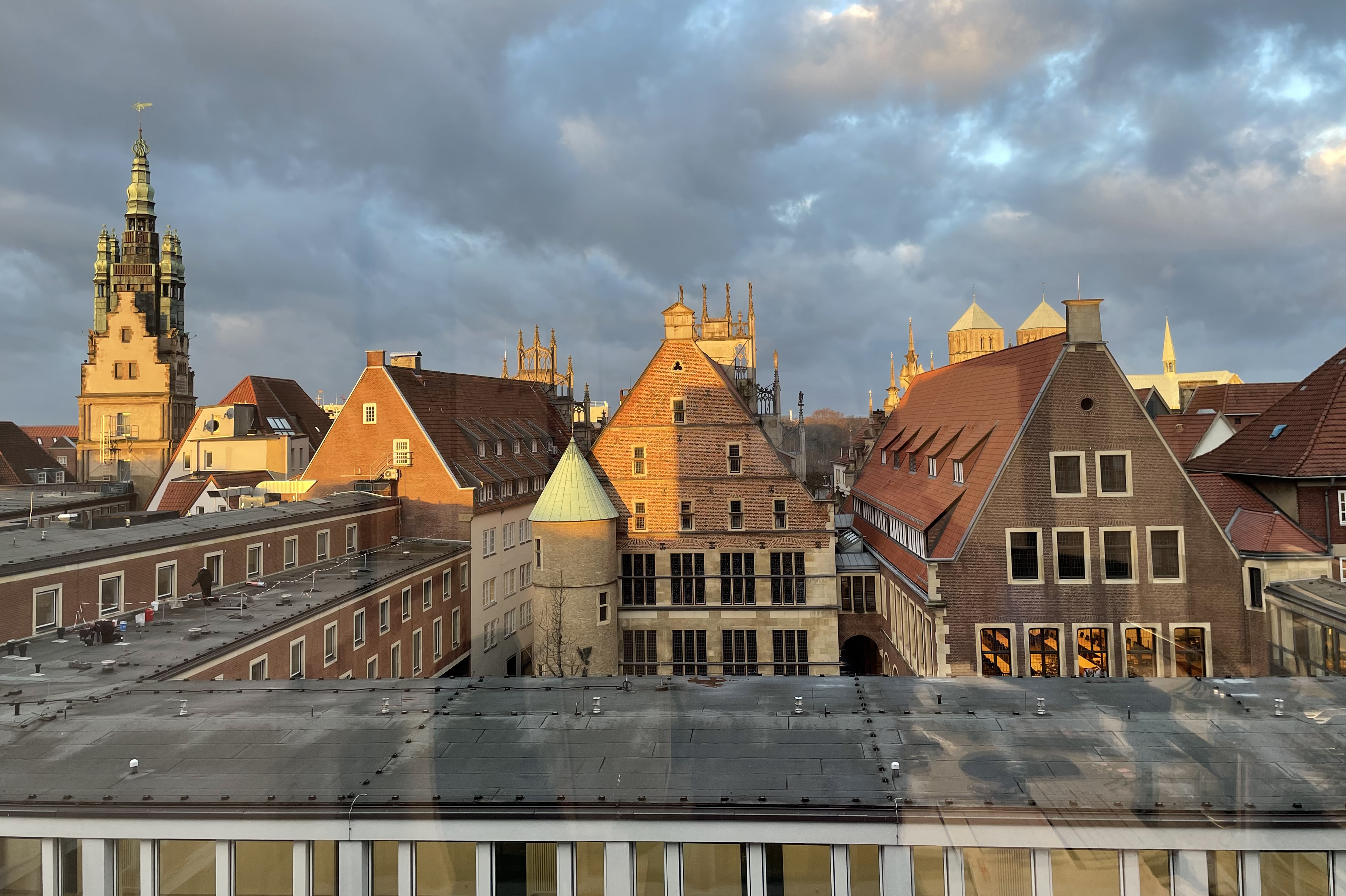 Blick aus dem Stadthaus 1 über das Historische Rathaus.