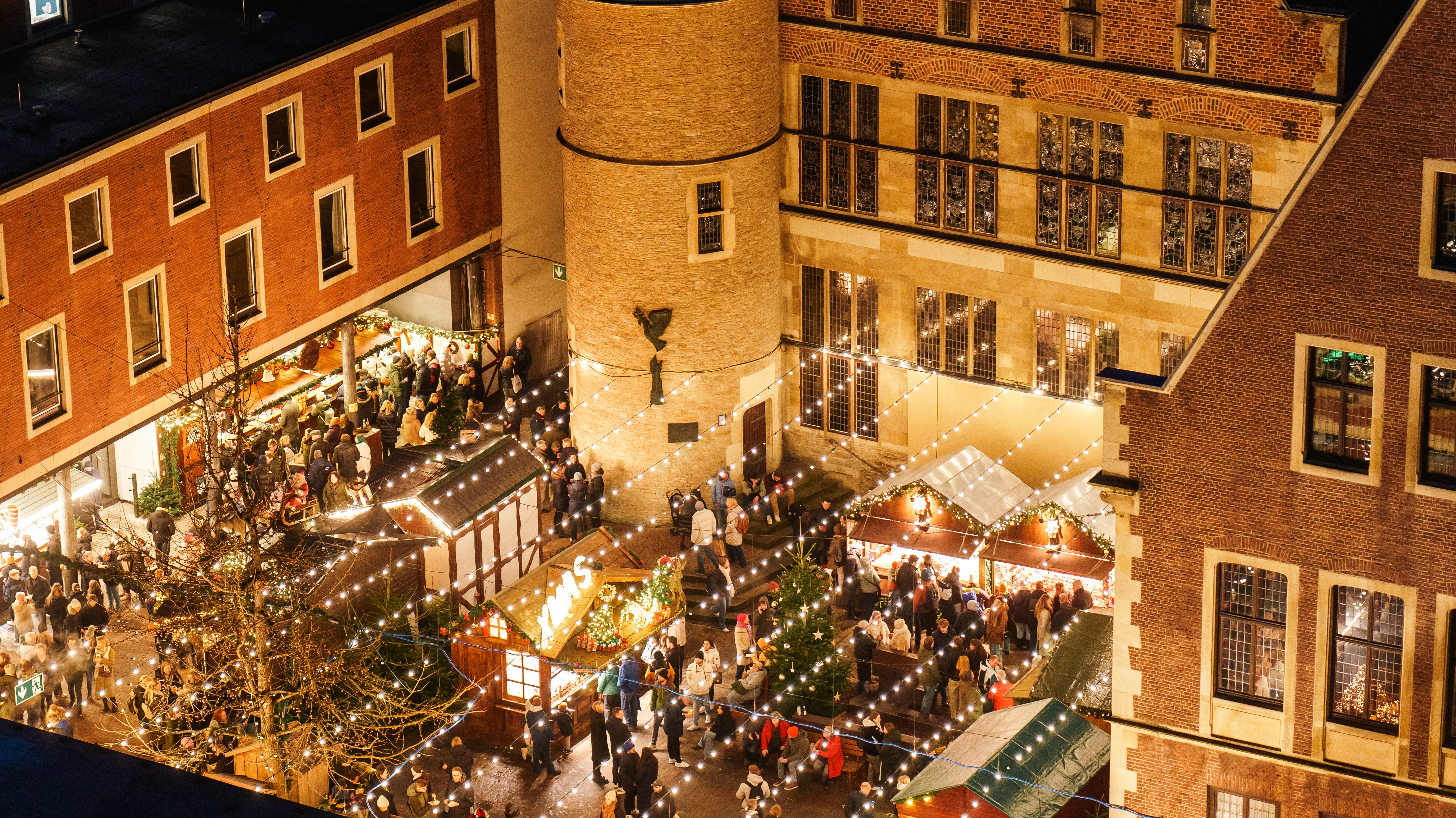 Weihnachtsmarkt im Rathausinnenhof Münster