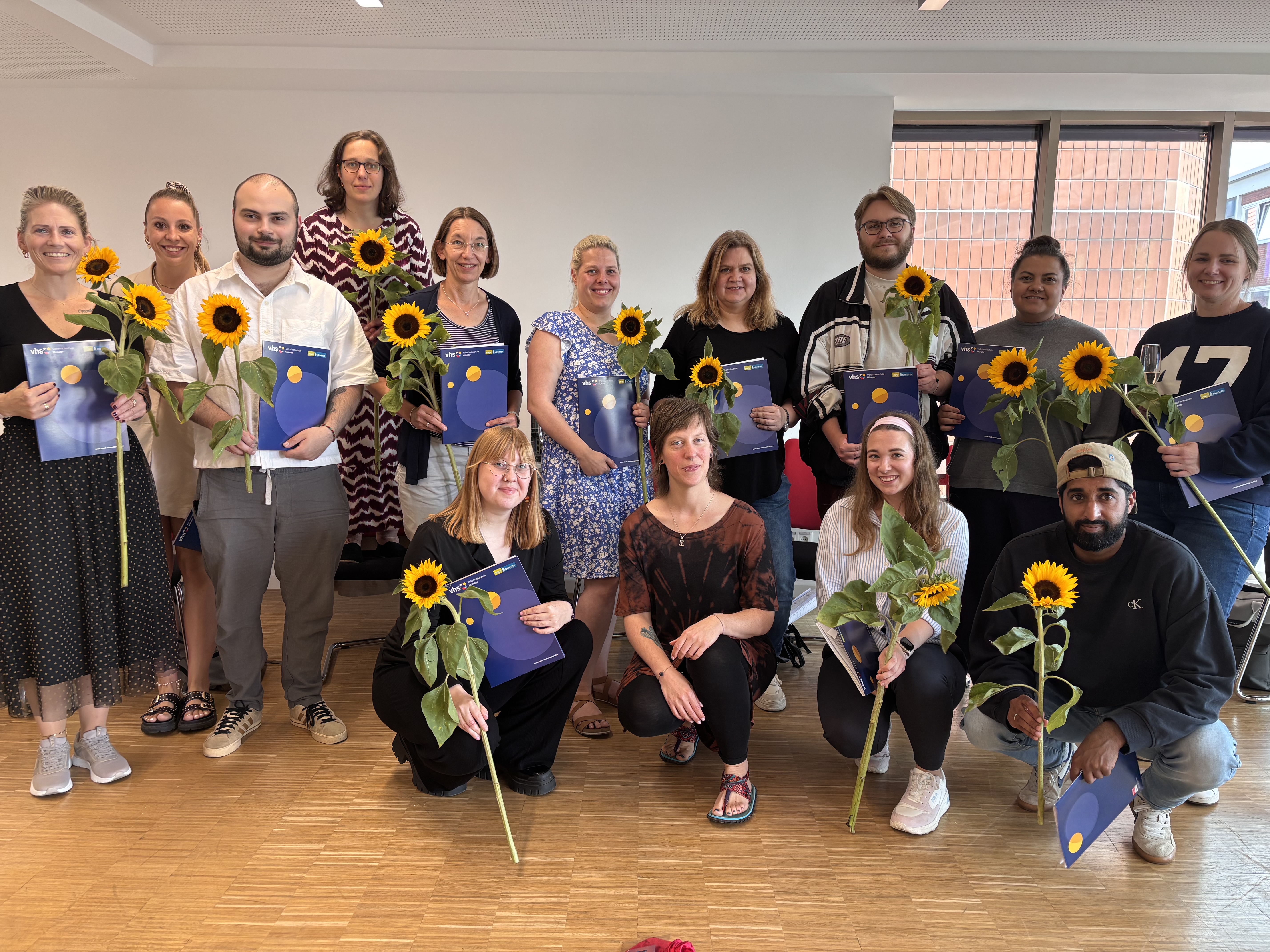 Gruppenfoto mit Sonnenblumen