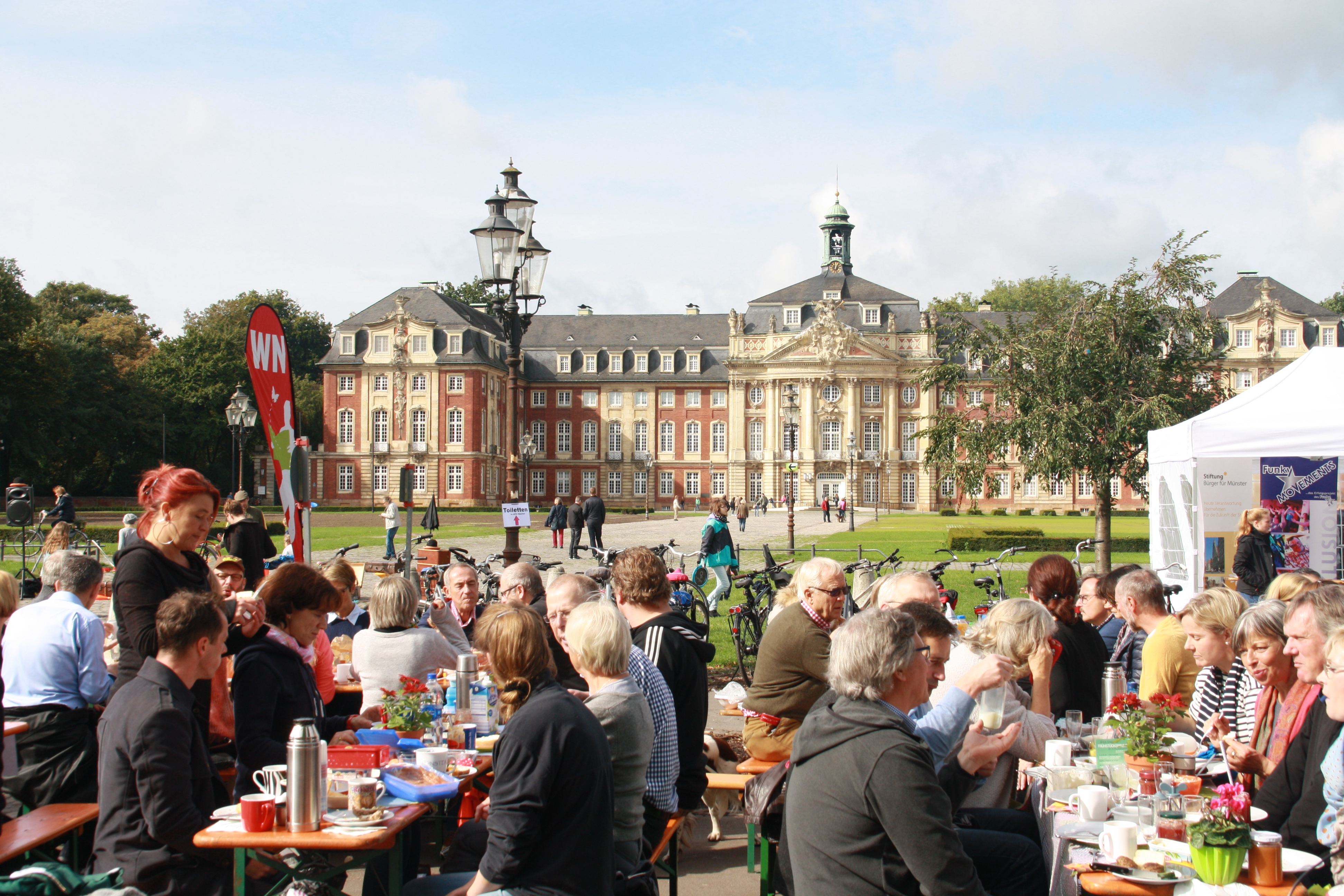 Bürgerbrunch vor dem Schloss