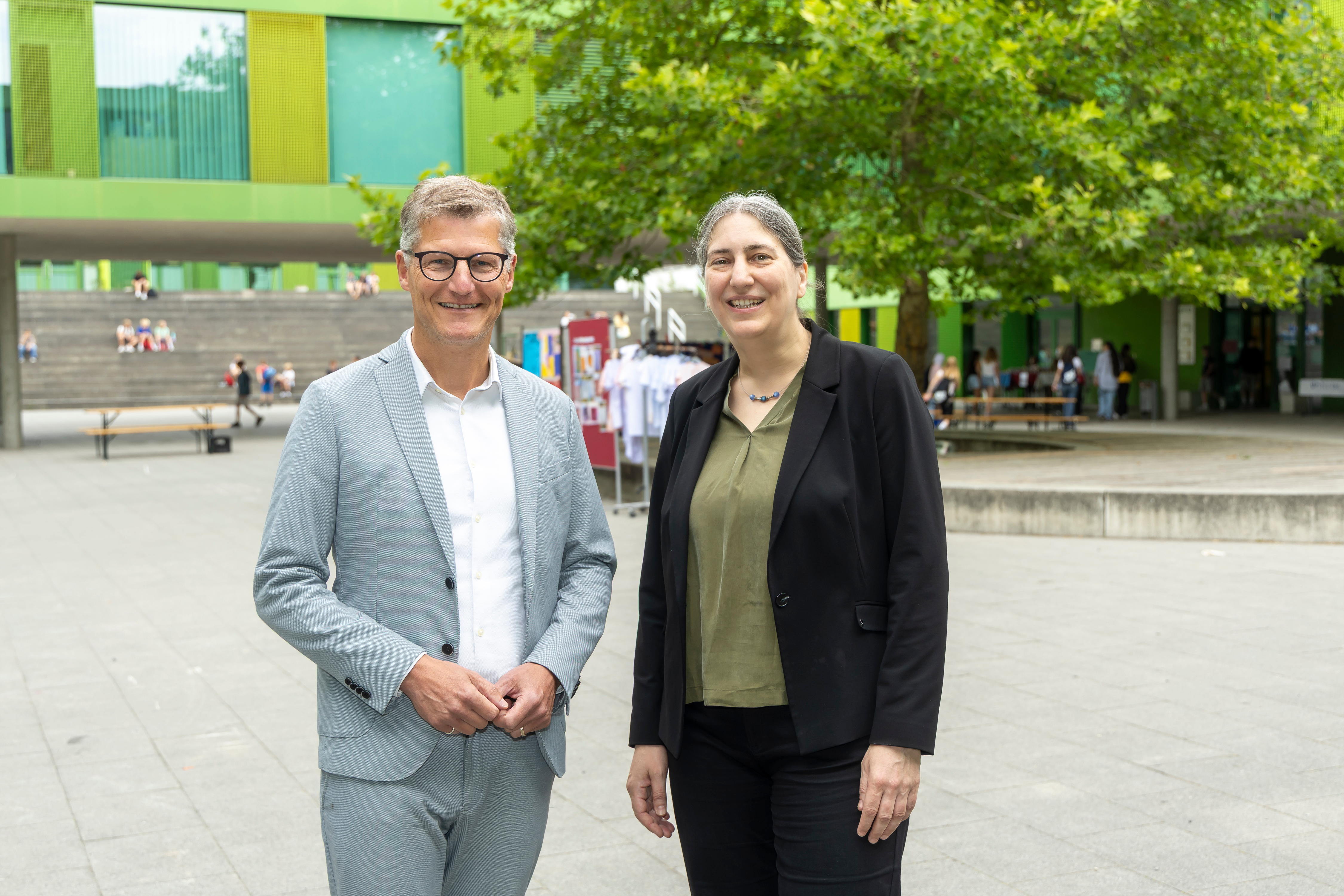 Oberbürgermeister Tilman Fuchs mit Schulleiterin Dr. Christina Diehl 