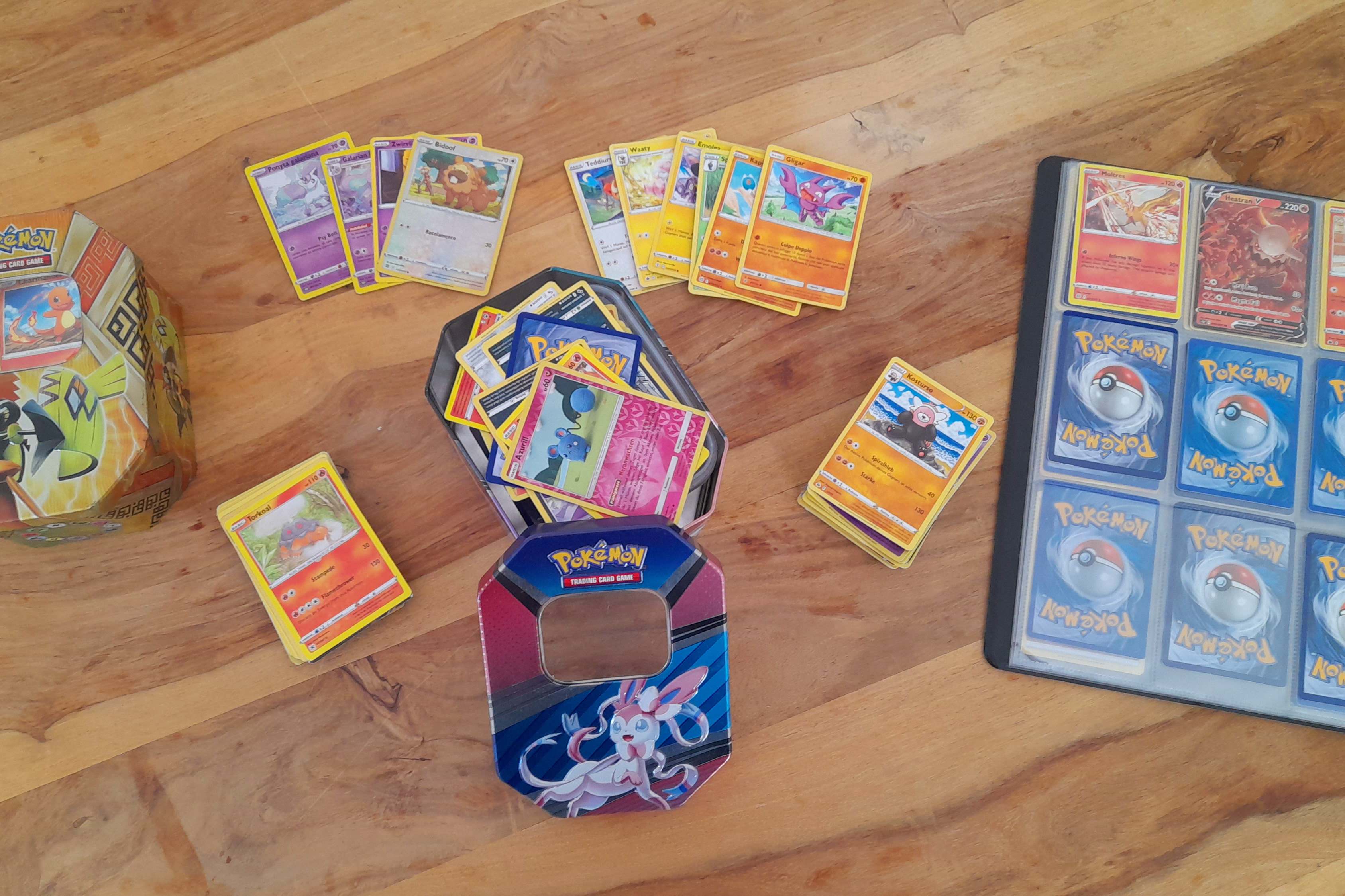 Pokemon Karten mit Sammelmappe