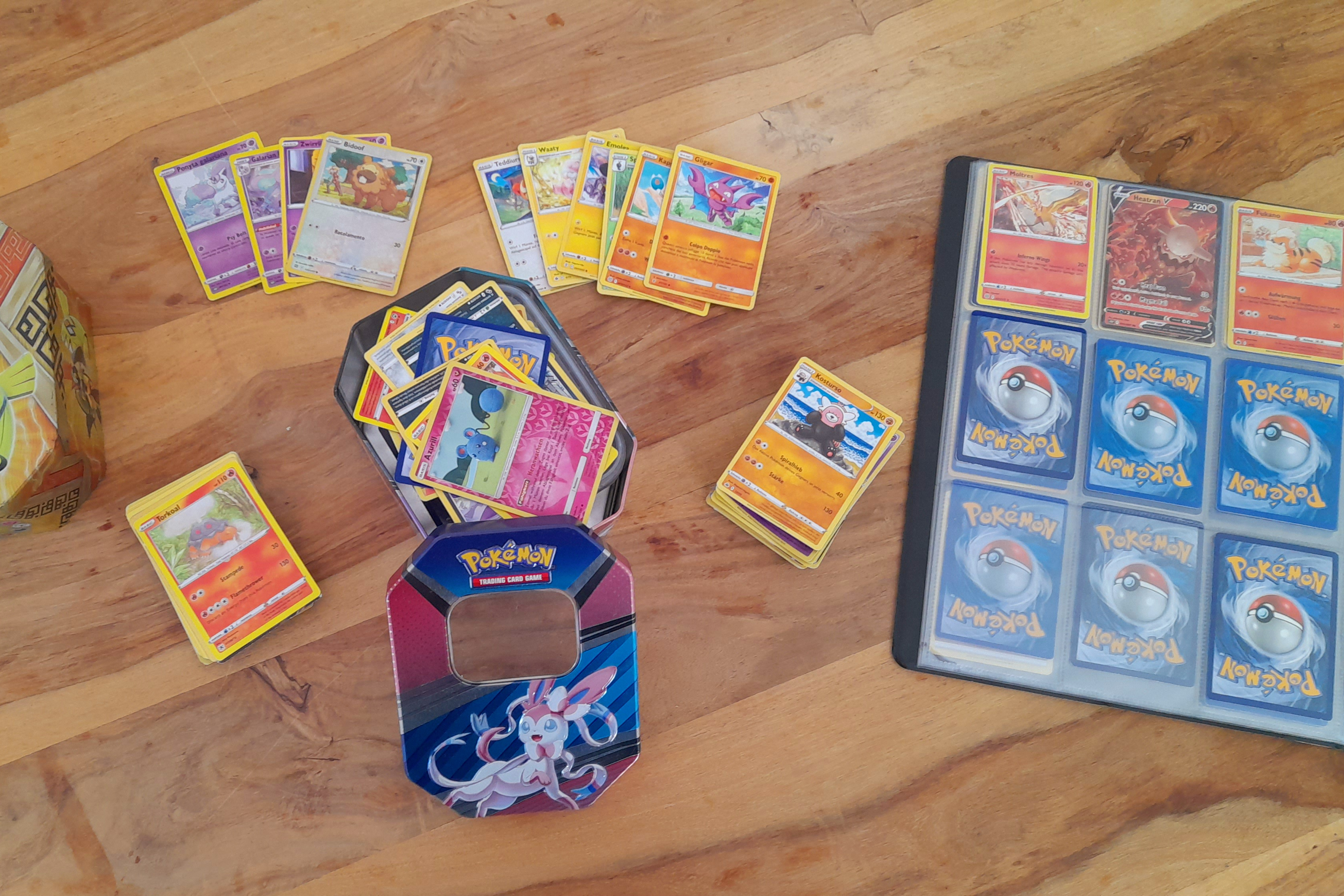 Pokemon Karten mit Sammelmappe