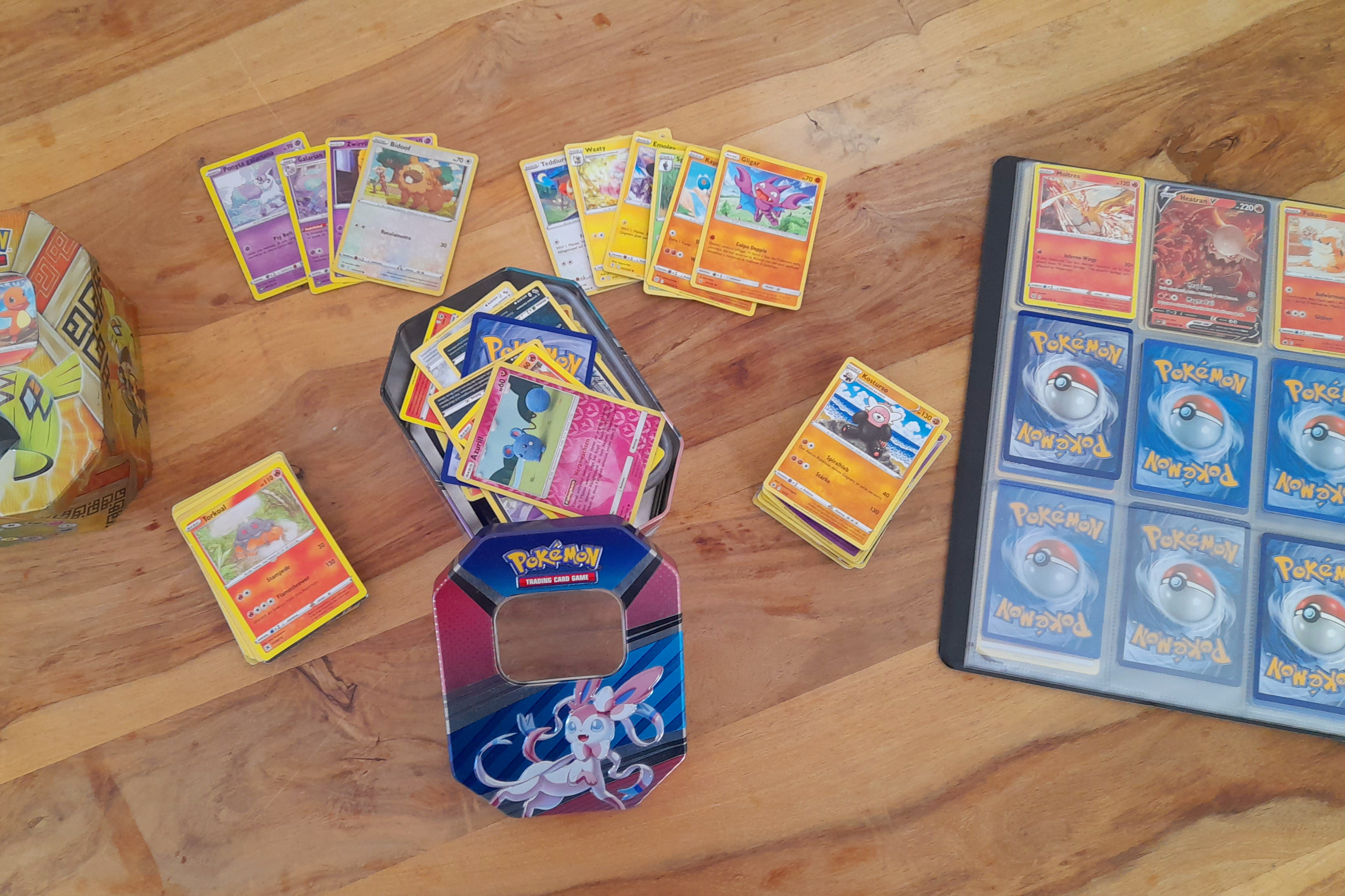 Pokemon Karten mit Sammelmappe