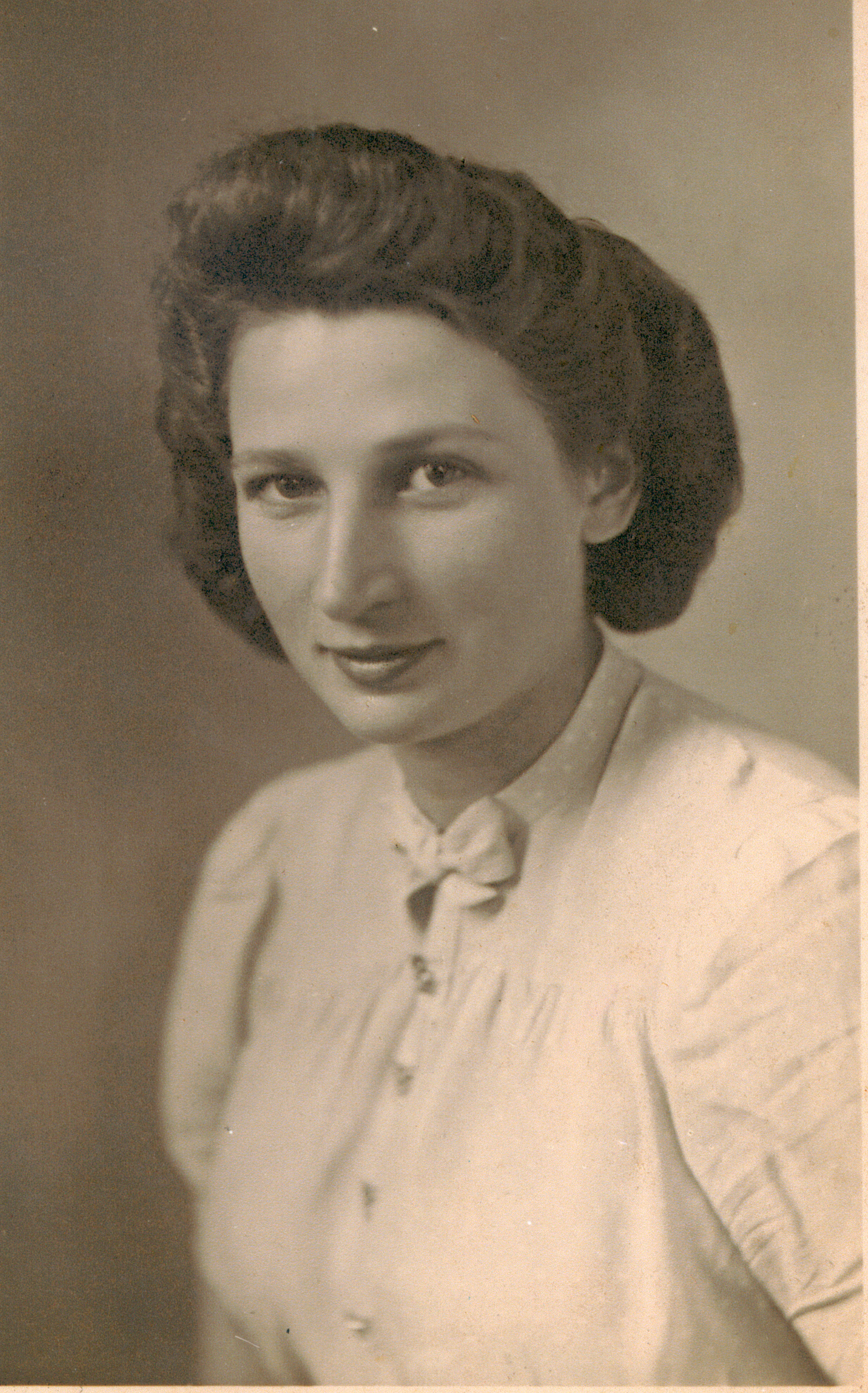 Schwarz-Weiß Fotografie einer jungen Frau