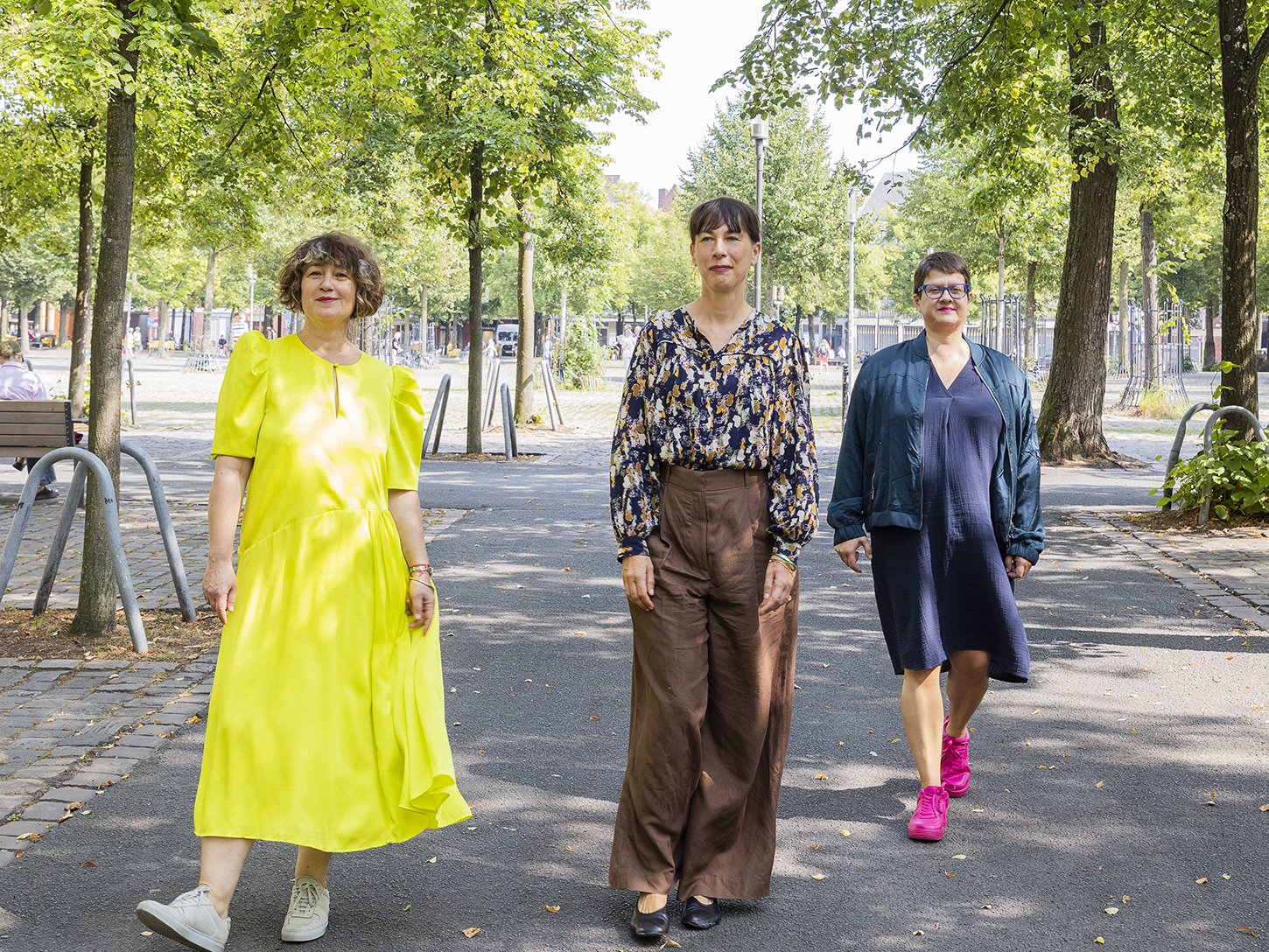 Drei Frauen auf dem Domplatz