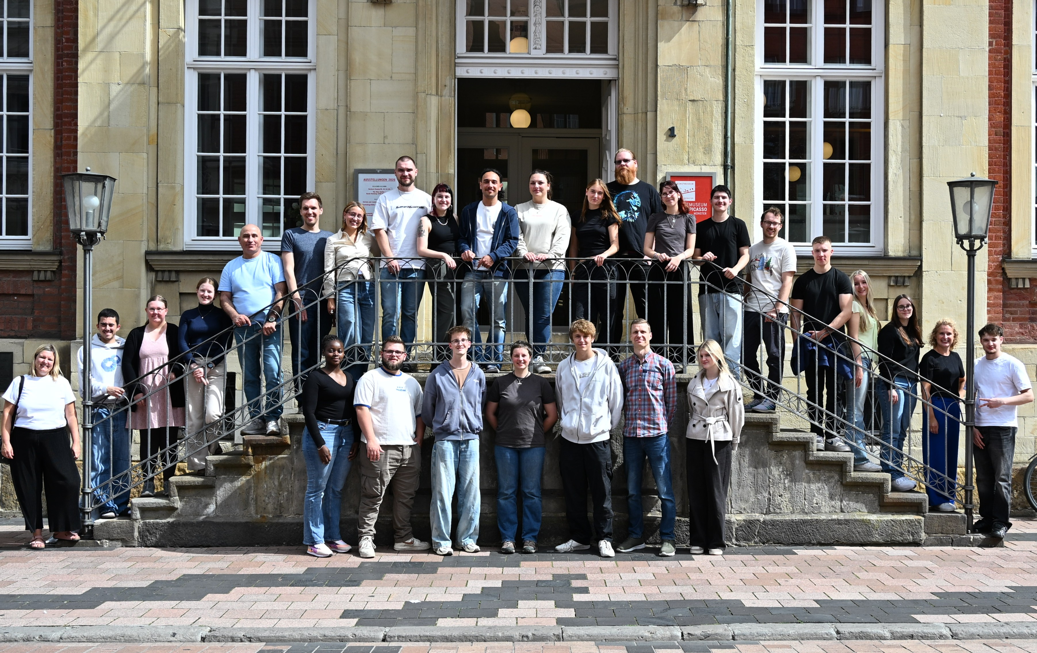 Gruppenbild am Eingang des Picasso-Museums