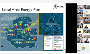 Online Meeting, Folie "Energieplan der Stadt York", Teilnehmende werden rechts im Bild in kleinen Kacheln angezeigt