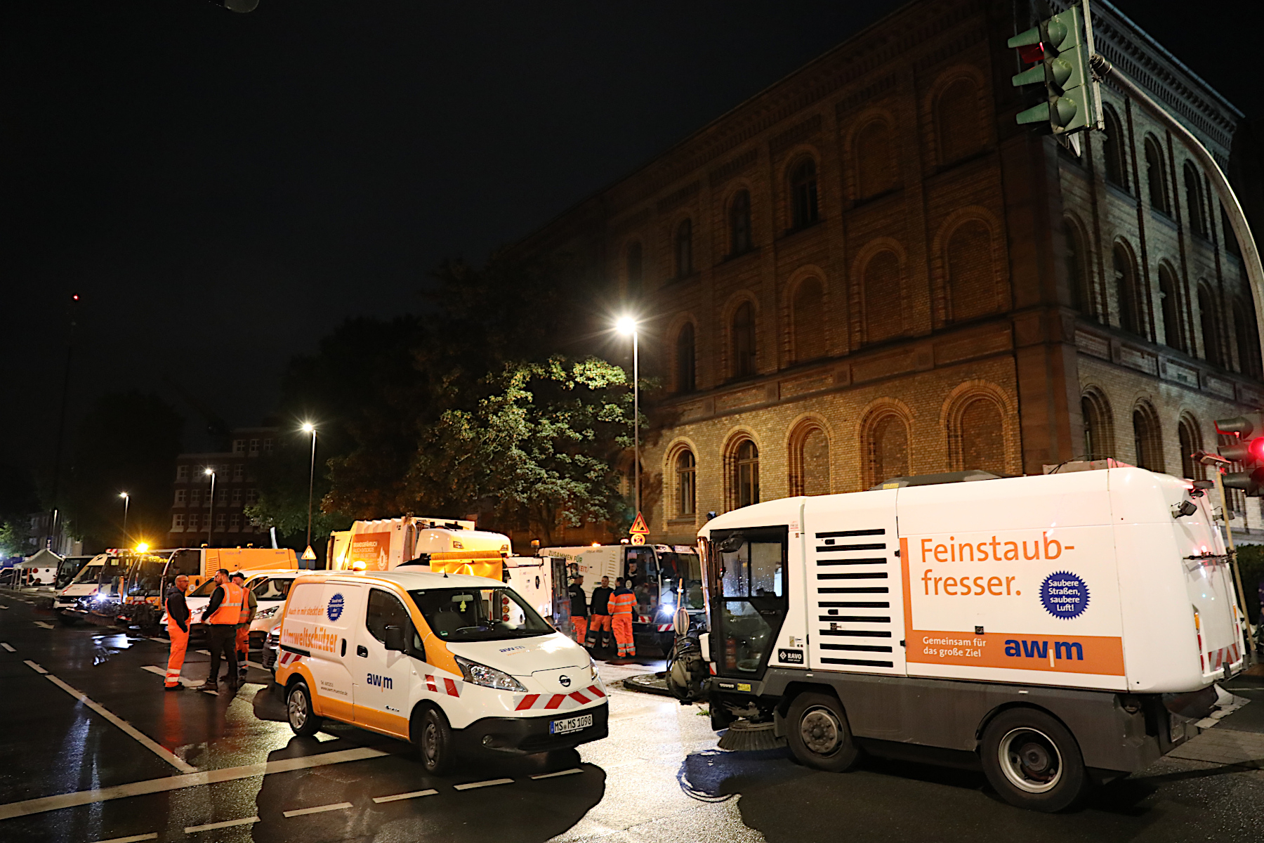Flotte der awm vor den Aufräumarbeiten im Innenstadtbereich im Rahmen des NRW-Tags
