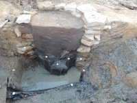 Der spätmittelalterliche Brunnen von Haus Geist im Profilschnitt