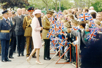 Foto vom Besuch von Charles und Diana zur Unterstützung der aus dem Goldkrieg zurückgekehrten Soldaten