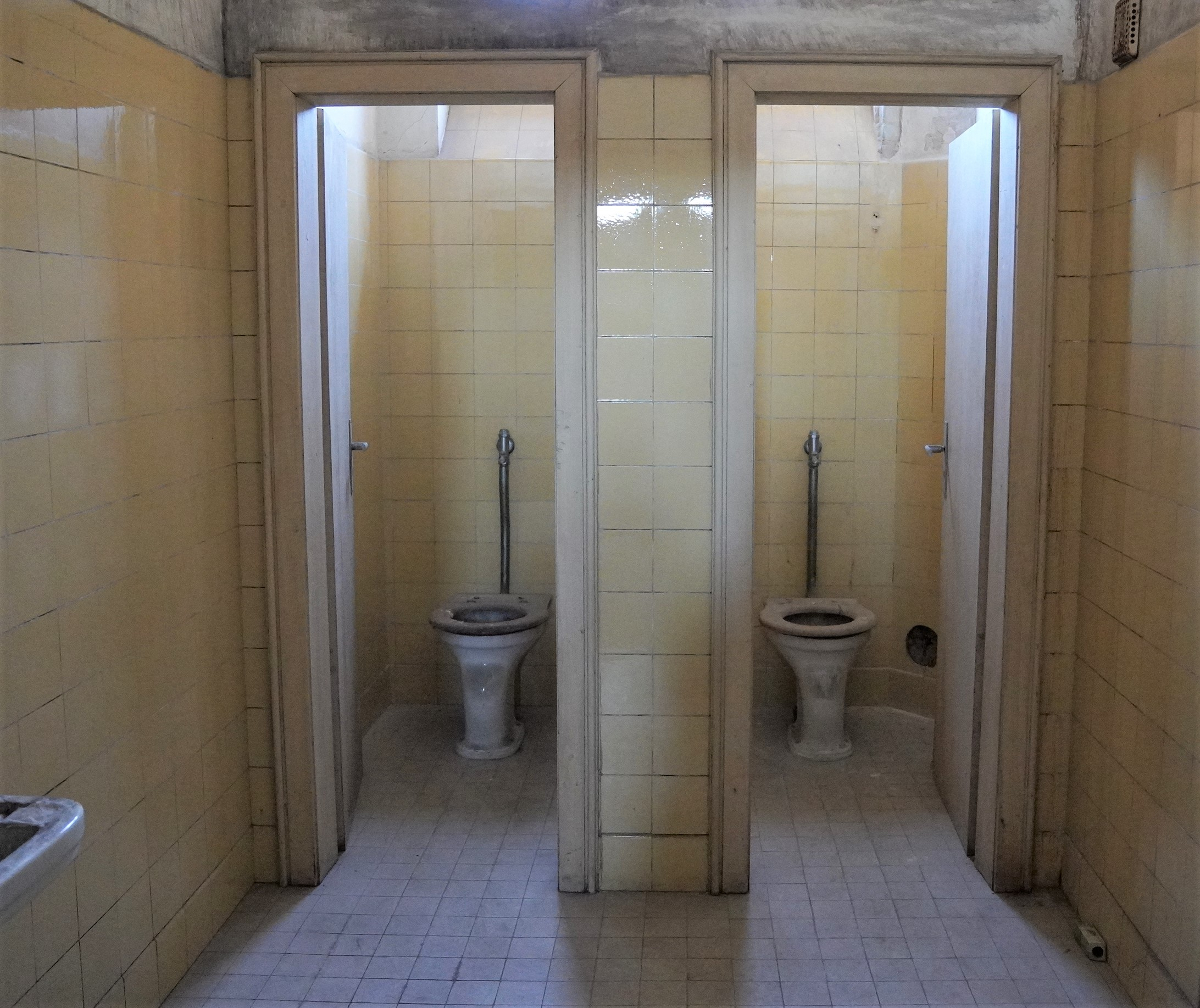 historische Toilettenkabinen