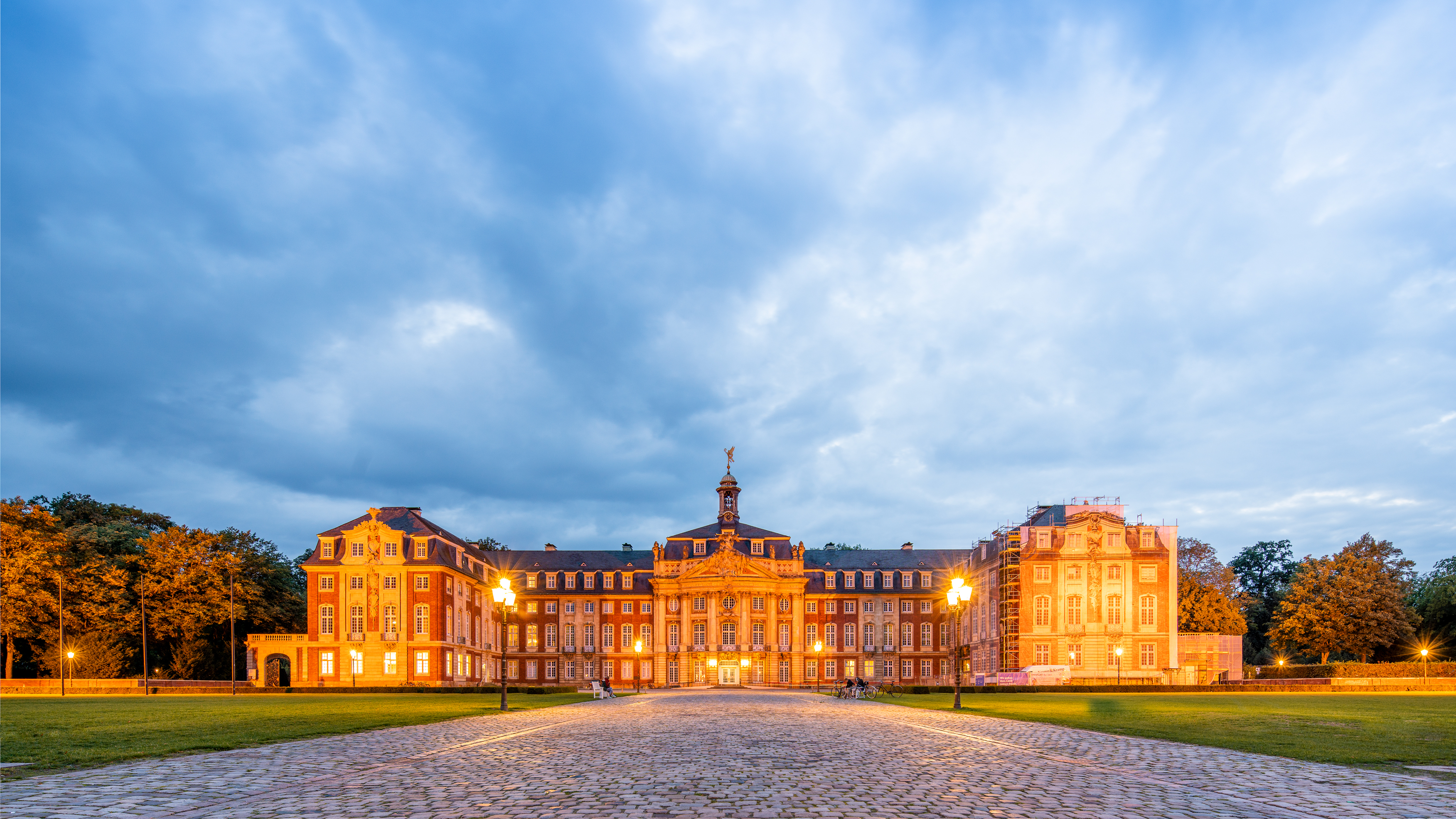 Das Schloss in Münster am Abend.