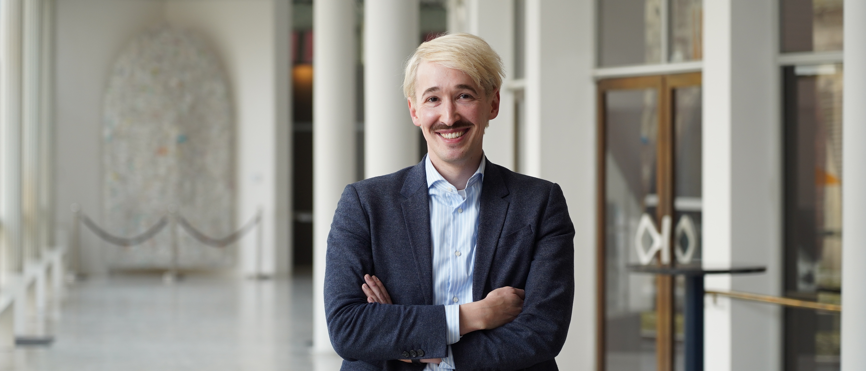 Neil Barry Moss auf den Fluren des Theater Münster