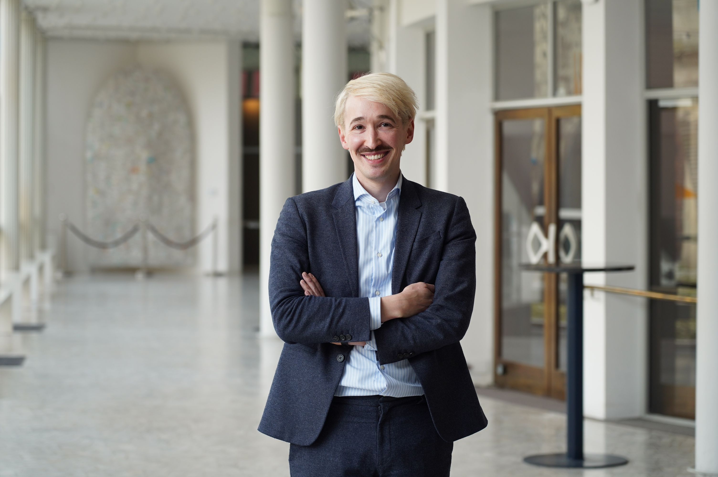 Neil Barry Moss auf den Fluren des Theater Münster