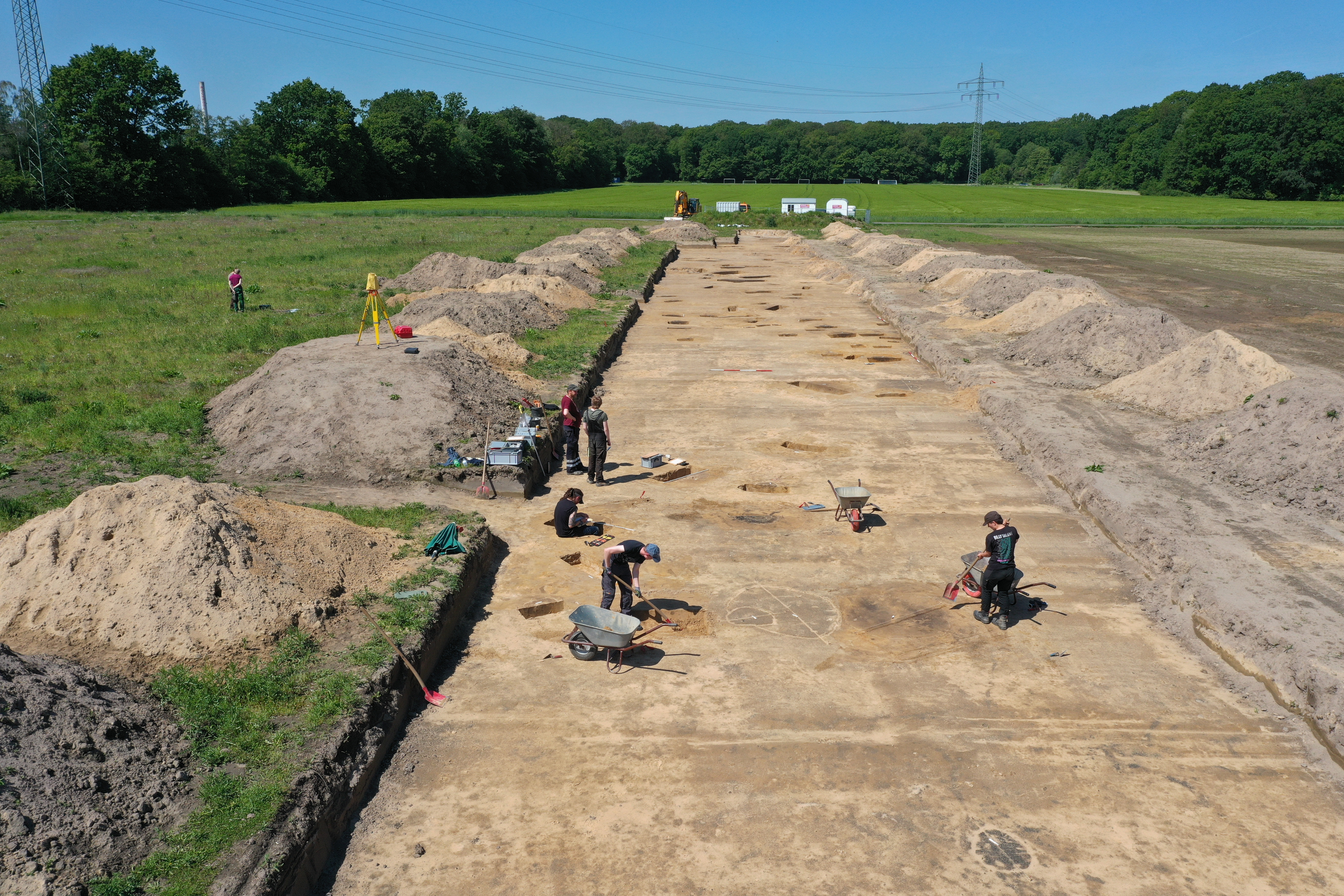 Drohnenaufnahme von den laufenden Arbeiten auf der archäologischen Ausgrabung nördlich der Straße Osttor.