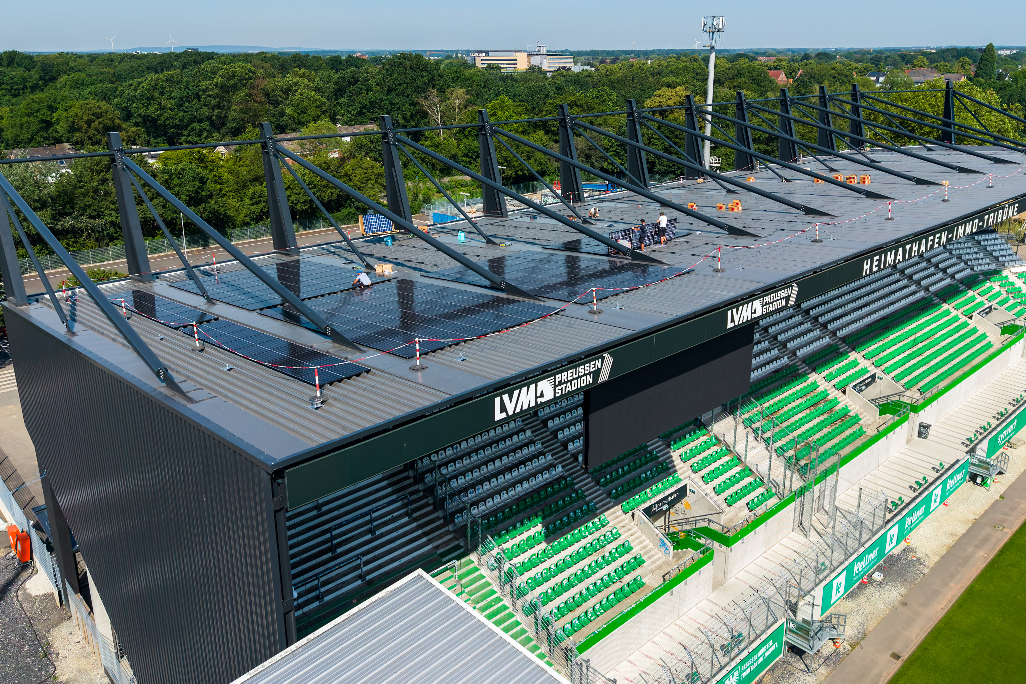 Drohnenaufnahme von der Tribüne am LVM-Preußen-Stadion